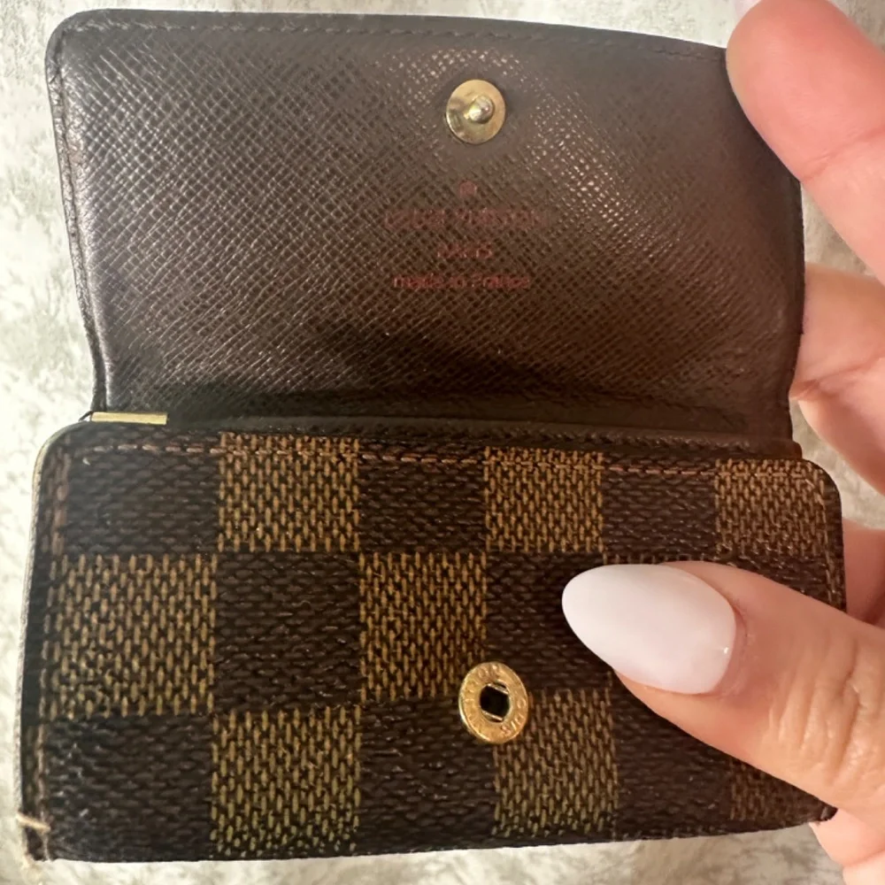 LOUIS VUITTON DAMIER EBENE 4 KEY HOLDER Authentic - Picture 4 of 13